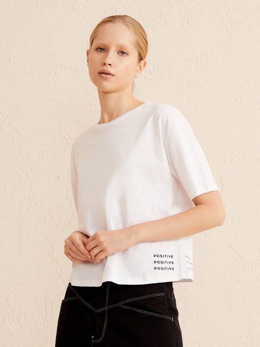 WOMAN IN WHITE OVERSIZE T-SHIRT